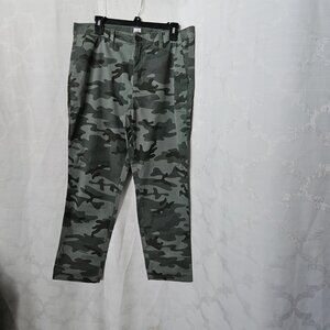 **Gap Girlfriend Chino Camouflage Cargo Pants**